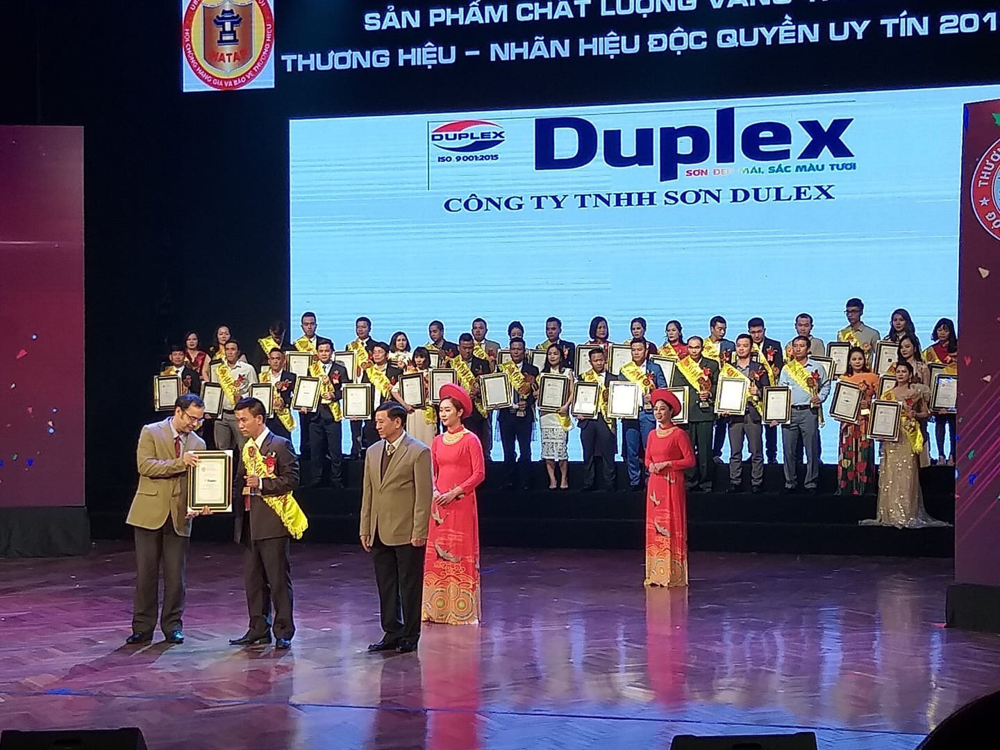 Sơn Duplex vinh dự nhận giải thưởng Top 100 thương hiệu - nhãn hiệu uy tín năm 2019